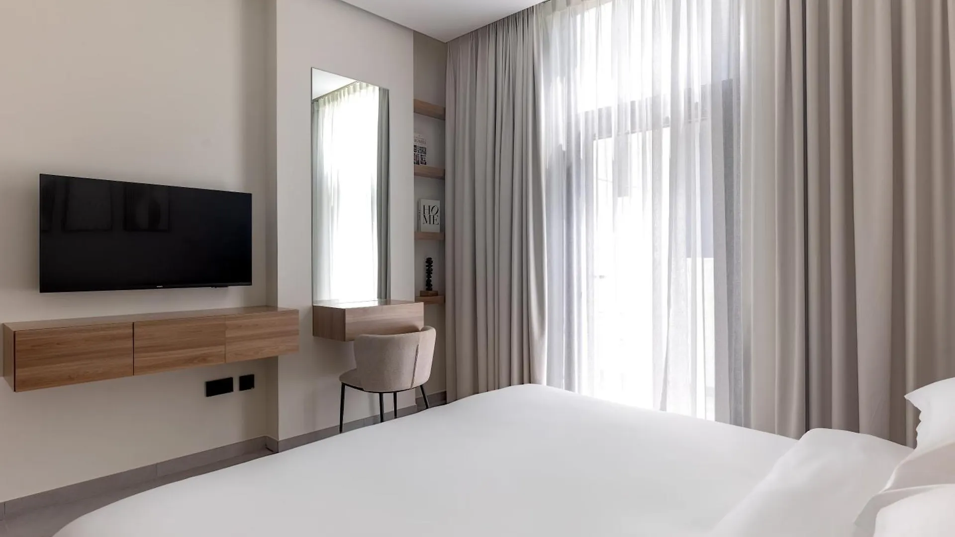 Apartment Garden & Pool Access Studio Sharjah